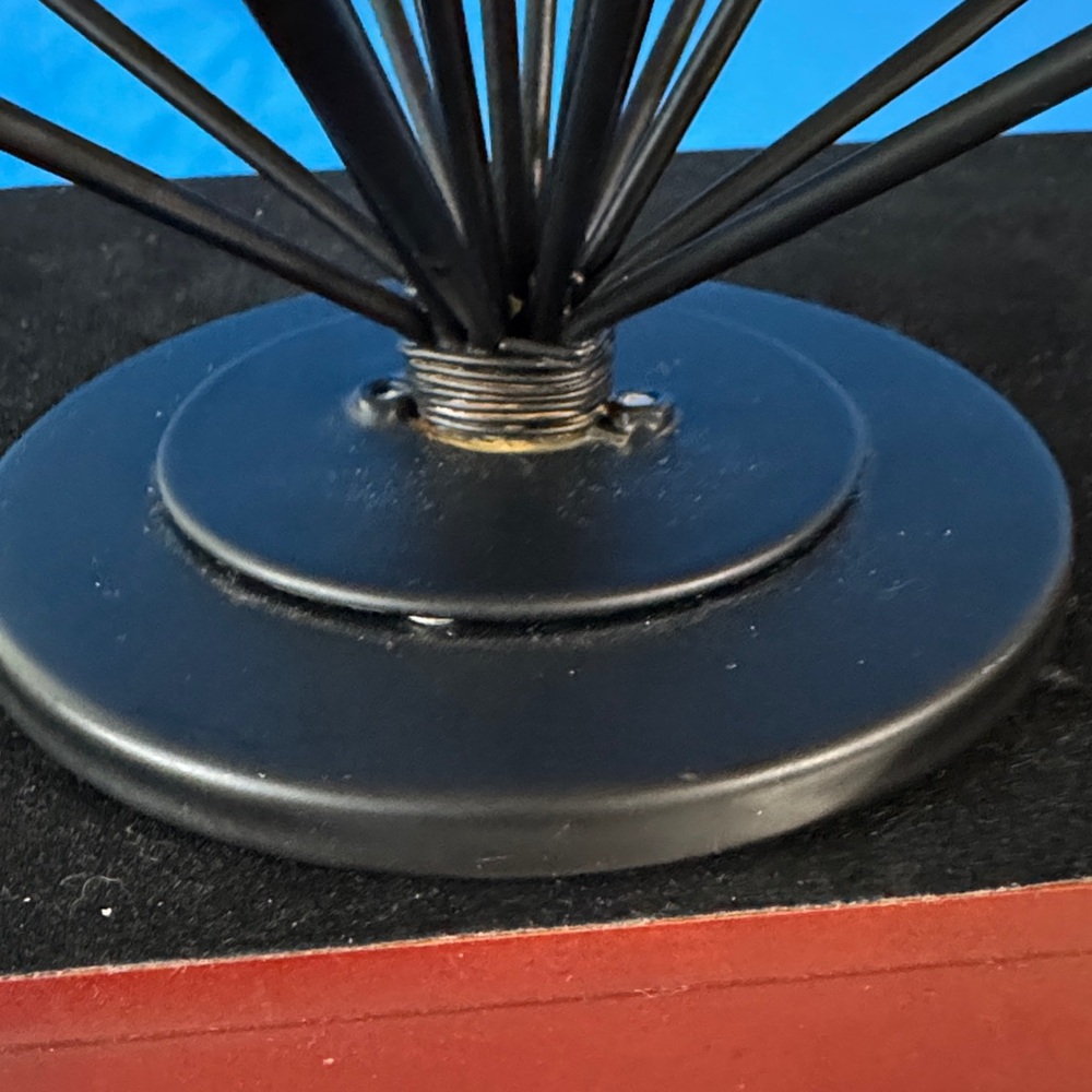 Modern Metal Black Wire cupcake holder(hold 16 cupcakes) sturdy - Picture 2 of 4